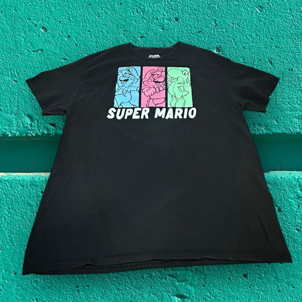 Super Mario Bros Classic Tee. Black
 Size: 2XL